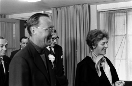 Zijne Koninklijke Hoogheid Prins Bernhard beschermheerschap aanvaard in het pers, Bestanddeelnr 914-9512
