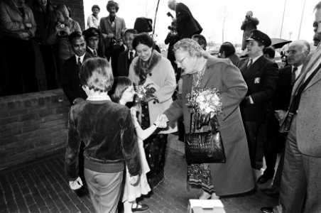 Ziaur Rahman en koningin Juliana in infocentrum Nieuw Land in Lelystad, Bestanddeelnr 930-2302