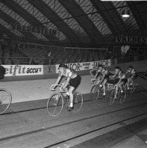 Zesdaagse wielrennen RAI Amsterdam, tweede dag. Links Peter Post, Bestanddeelnr 923-0706