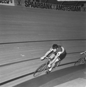 Zesdaagse wielrennen RAI Amsterdam, tweede dag. Peter Post in aktie, Bestanddeelnr 923-0710