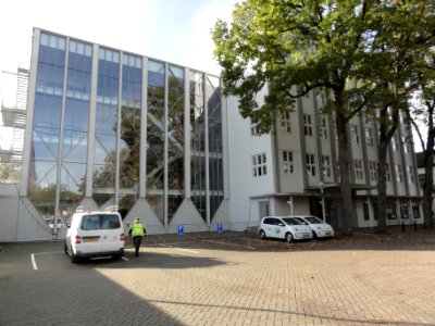 Zevenaar, TURMAC (07) kantoorgebouw, nu gemeentehuis, voorkant aan plein