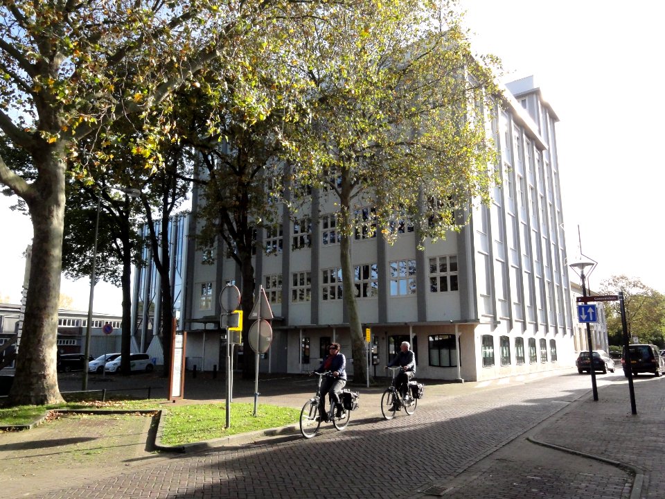 Zevenaar, TURMAC (06) kantoorgebouw, nu gemeentehuis, hoek plein en straat