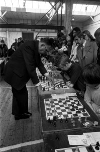 Zevenhonderd schakers spelen in de Amsterdamse RAI simultaan tegen bekende schak, Bestanddeelnr 927-8930
