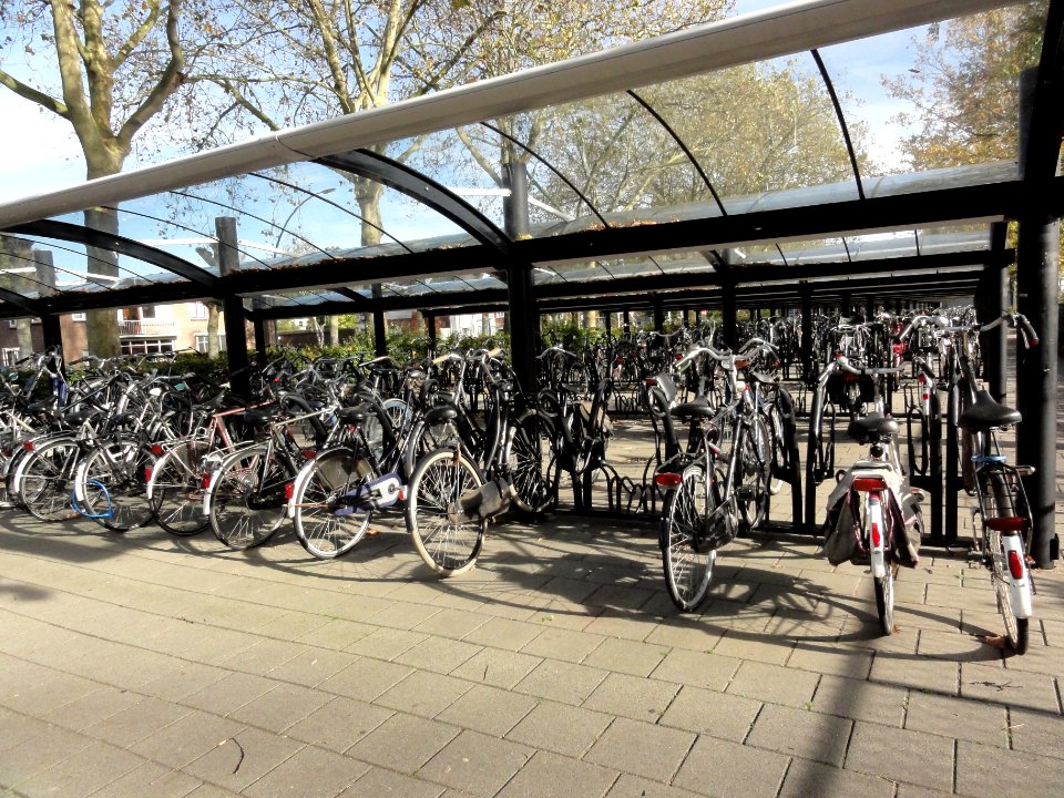 Zevenaar, fietsenstalling bij station