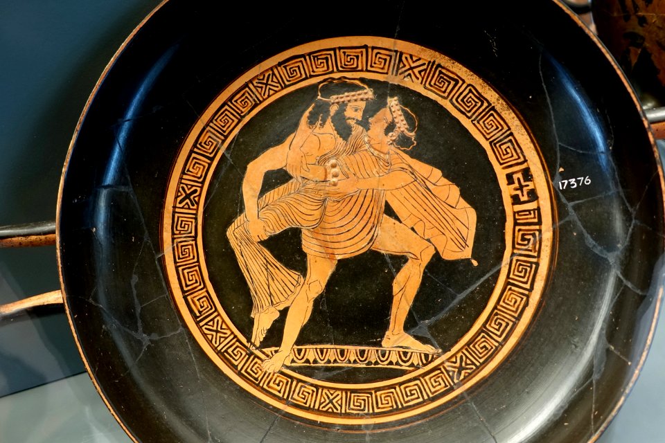 Zeus kidnapping a woman, Etruscan red-figure kylix, 380-360 BC - Museo Gregoriano Etrusco - Vatican Museums - DSC01019