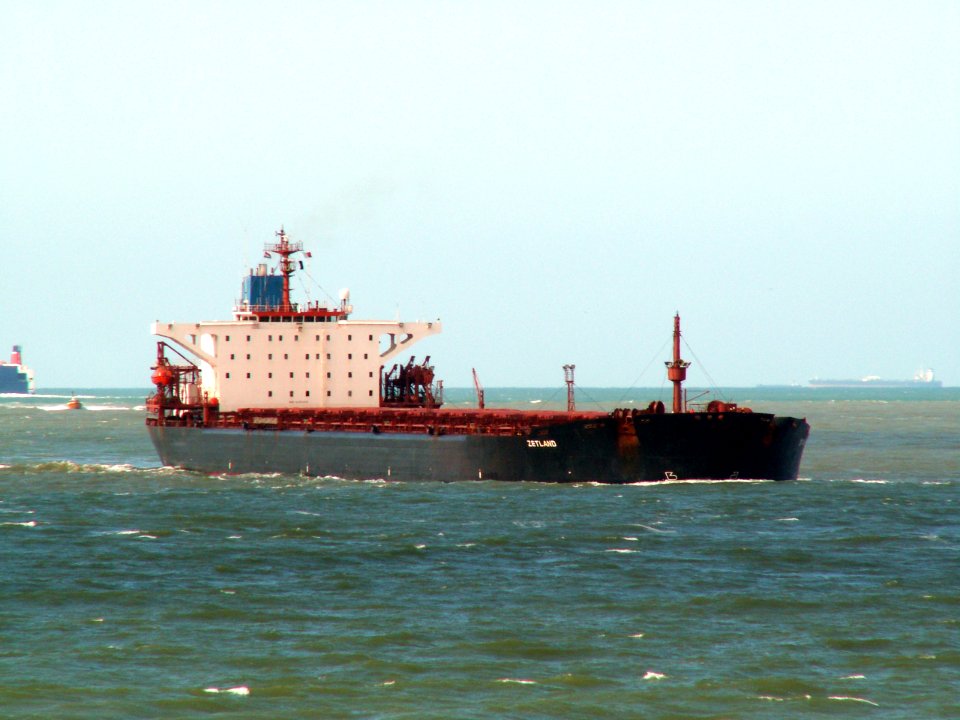 Zetland IMO 8412649 pic1 approaching Port of Rotterdam, Holland 08-Apr-2006