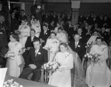 Zesvoudig huwelijk. Zusters en broers familie Bertens uit Enschot huwen met vijf, Bestanddeelnr 906-3134