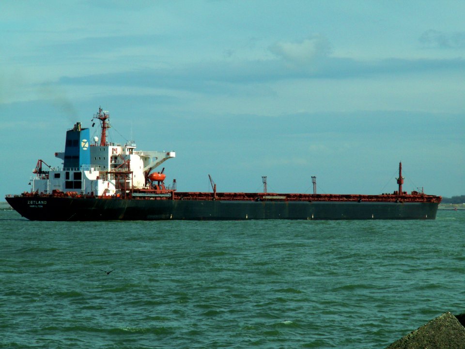 Zetland IMO 8412649 pic5 approaching Port of Rotterdam, Holland 08-Apr-2006