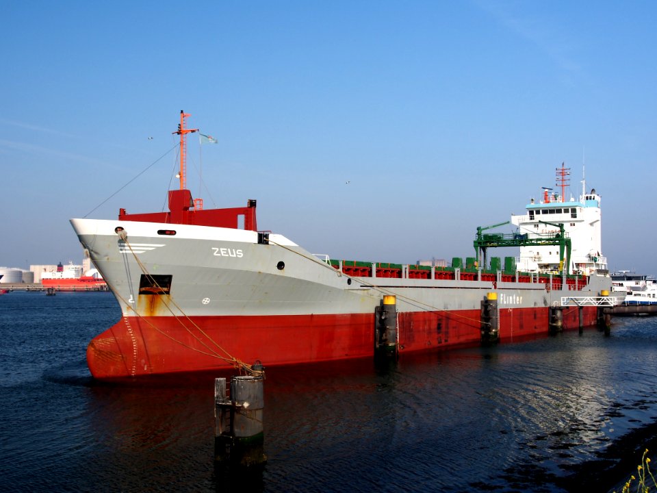 Zeus - IMO 9190212 - Callsign PCIK, Calandkanaal pic2