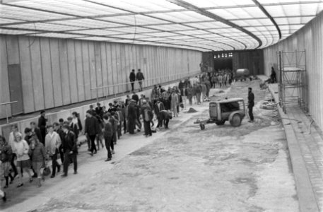 Zestiende Stedenkennistoernooi. Deelnemers in de IJ-tunnel, Bestanddeelnr 921-4615