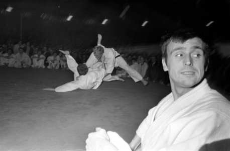 Zesdaagse Amsterdam, judo Wim Ruska brengt tegenstander naar de grond met een ar, Bestanddeelnr 920-9193