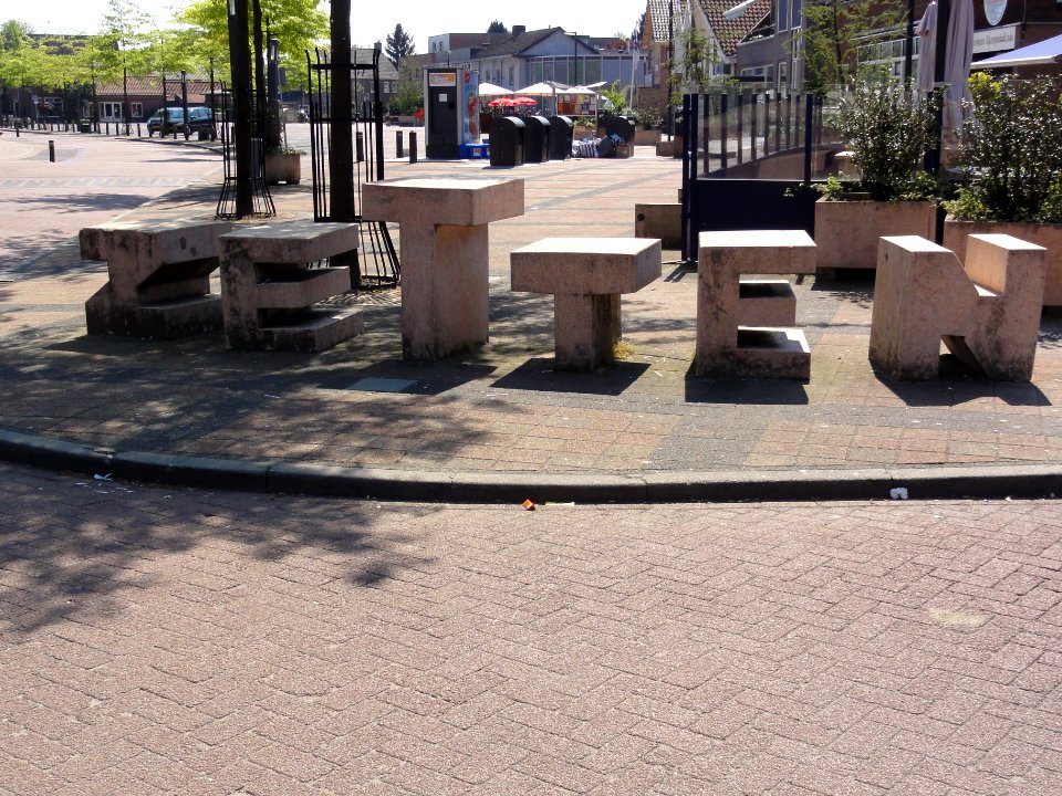 Zetten (Overbetuwe) pleindecoratie