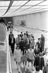 Zestiende Stedenkennistoernooi. Deelnemers in de IJ-tunnel, Bestanddeelnr 921-4616