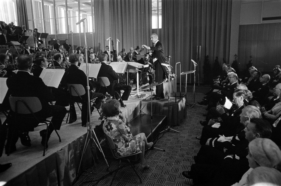 Zestiende Firato geopend in RAI Amsterdam. NOS Promendade Orkest met Dolf van de, Bestanddeelnr 922-8059