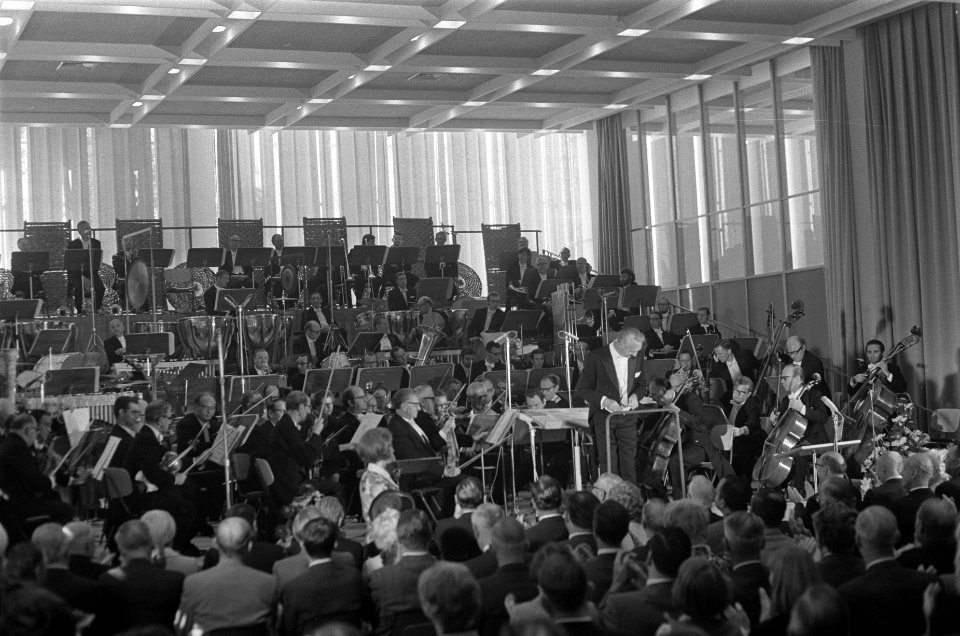 Zestiende Firato geopend in RAI Amsterdam. NOS Promendade Orkest met Dolf van de, Bestanddeelnr 922-8058