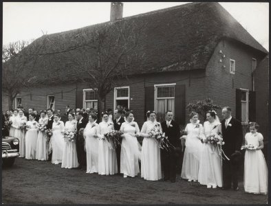 Zesvoudig huwelijk. Zusters en broers familie Bertens uit Enschot huwen met vijf, Bestanddeelnr 047-0959 photo