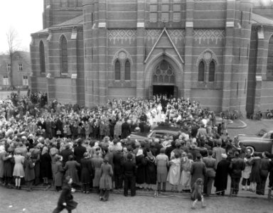 Zesvoudig huwelijk. Zusters en broers familie Bertens uit Enschot huwen met vijf, Bestanddeelnr 906-3136 photo