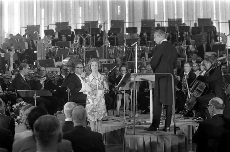 Zestiende Firato geopend in RAI Amsterdam. NOS Promendade Orkest met Dolf van de, Bestanddeelnr 922-8057