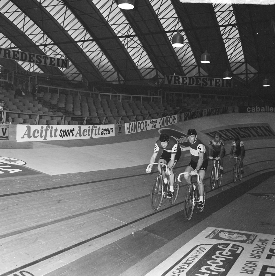 Zesdaagse wielrennen RAI Amsterdam, tweede dag. Het koppel Post (links) en Deloo, Bestanddeelnr 923-0699