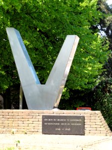 Zetten (Overbetuwe) oorlogsmonument, de V