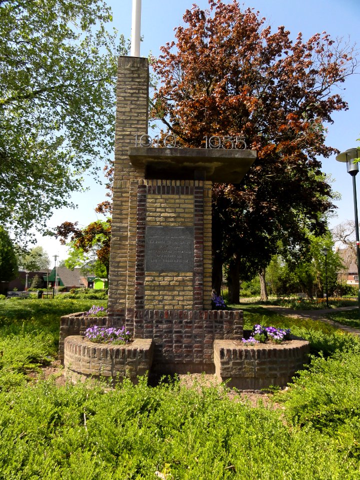 Zetten (Overbetuwe) monument Baron Leve van Aduard 25 j burgemeester