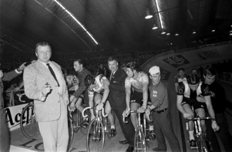 Zesdaagse Amsterdam, Toon Hermans start zesdaagse, Bestanddeelnr 920-9080