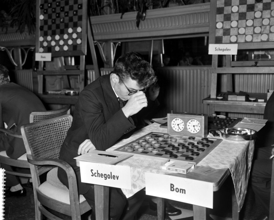 Zesde ronde van het wereldkampioenschap dammen, Bestanddeelnr 911-6880