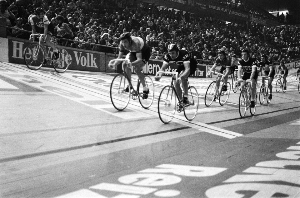 Zesdaagse in Rotterdam (wielrennen) overzicht Danny Clarke en René Pijnen in A, Bestanddeelnr 929-5473