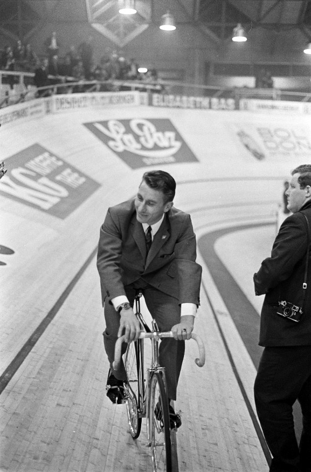 Zesdaagse Amsterdam, nummer 8 en 9 Anquetil in de baan, Bestanddeelnr 920-9086