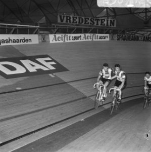 Zesdaagse wielrennen RAI Amsterdam, tweede dag. Koppel Duyndam-Eugen in aktie, Bestanddeelnr 923-0702