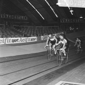 Zesdaagse wielrennen in RAI Amsterdam. Gerard Koel (rechts) en Piet de Wit wisse, Bestanddeelnr 923-0789