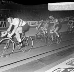 Zesdaagse wielrennen in RAI Amsterdam. Gerard Koel (rechts) en Piet de Wit wisse, Bestanddeelnr 923-0791