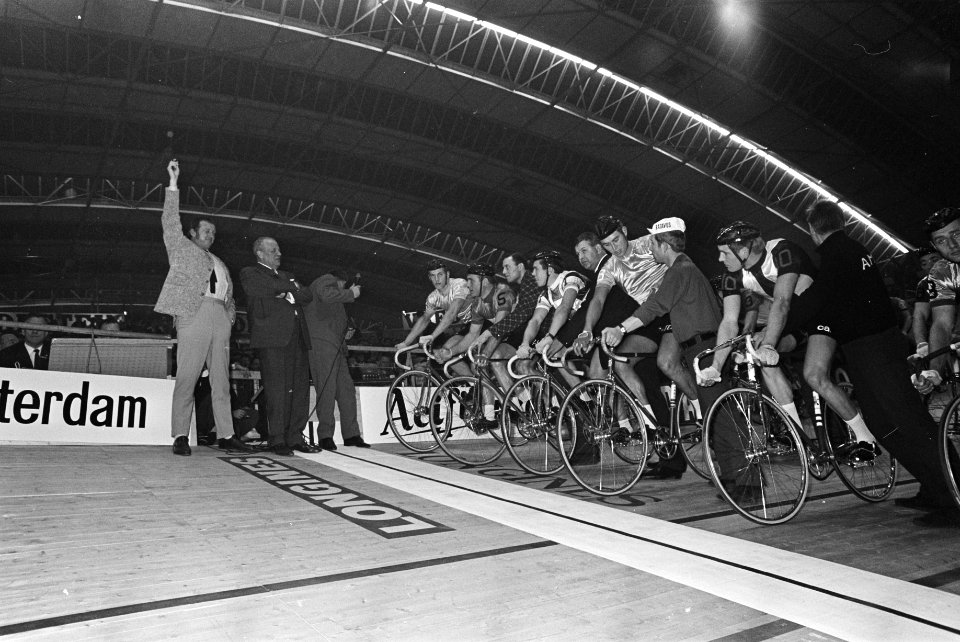 Zesdaagse Amsterdam, Toon Hermans lost startschot, naas hem Kurth Vyth, Bestanddeelnr 920-9076