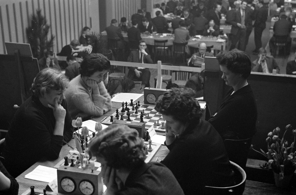 Zesde Ronde Hoogovensschaaktoernooi. Overzicht damesgroep, Bestanddeelnr 913-4122