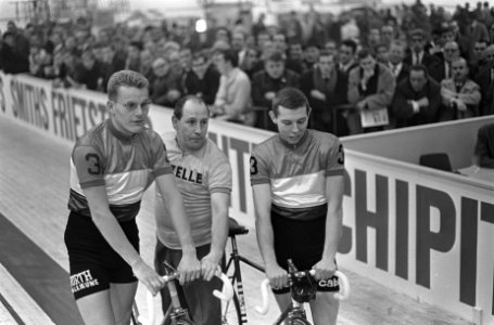 Zesdaagse Amsterdam, nummer 20 en 21 koppel Janssen, rechts Gerard Koel., Bestanddeelnr 920-9085