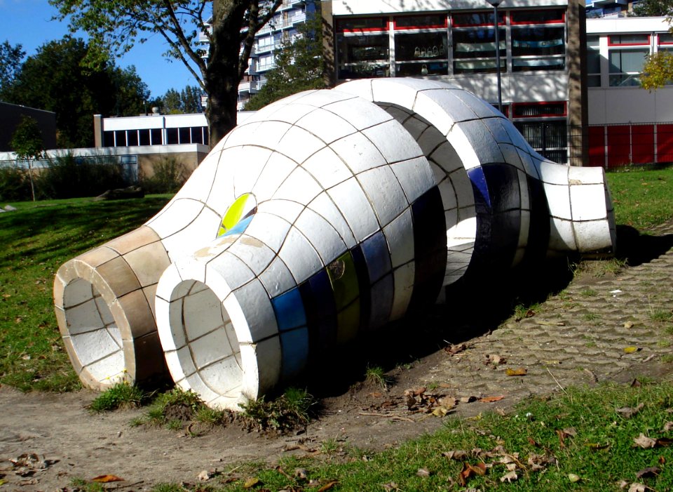 Zoetermeer kunstwerk kledingstukken