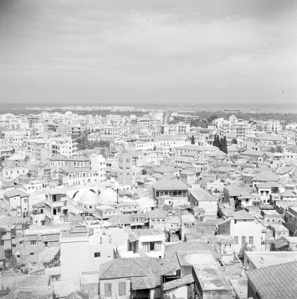 Zicht vanaf de fortificatie op de stad Tripoli De Middellandse zee aan de horiz, Bestanddeelnr 255-6393