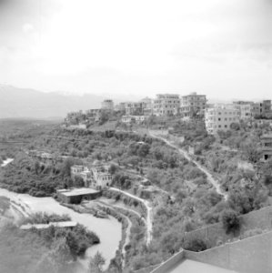 Zicht vanaf de fortificatie, de citadel, op de stad Tripoli. Zicht op de stad en, Bestanddeelnr 255-6397