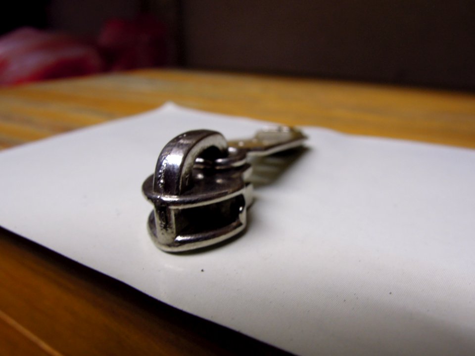 Zipper slider - Public Domain 05