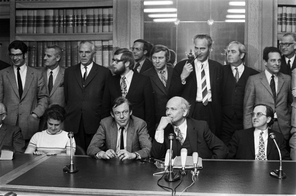 Zittend v.l.n.r. Goudsmit (D66), Van Mierlo (D66),Den Uyl (PvdA), Aarden (PPR), Bestanddeelnr 924-4618