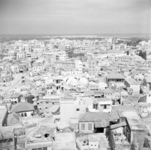 Zicht vanaf de fortificatie op de stad Tripoli. De Middellandse zee aan de horiz, Bestanddeelnr 255-6394