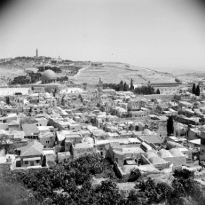 Zicht over de stad Jeruzalem met links de Al Aqsa moskee, Bestanddeelnr 255-5195