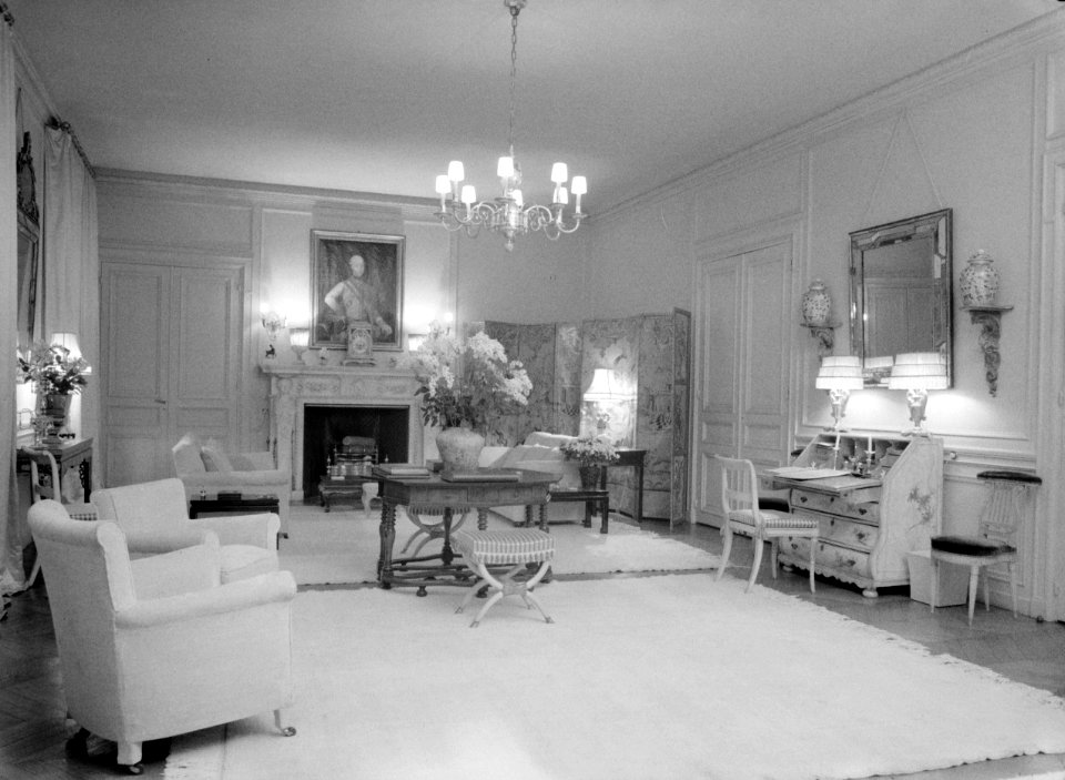 Zitkamer in het appartement van Mrs Cartwright in Parijs, Bestanddeelnr 255-8731