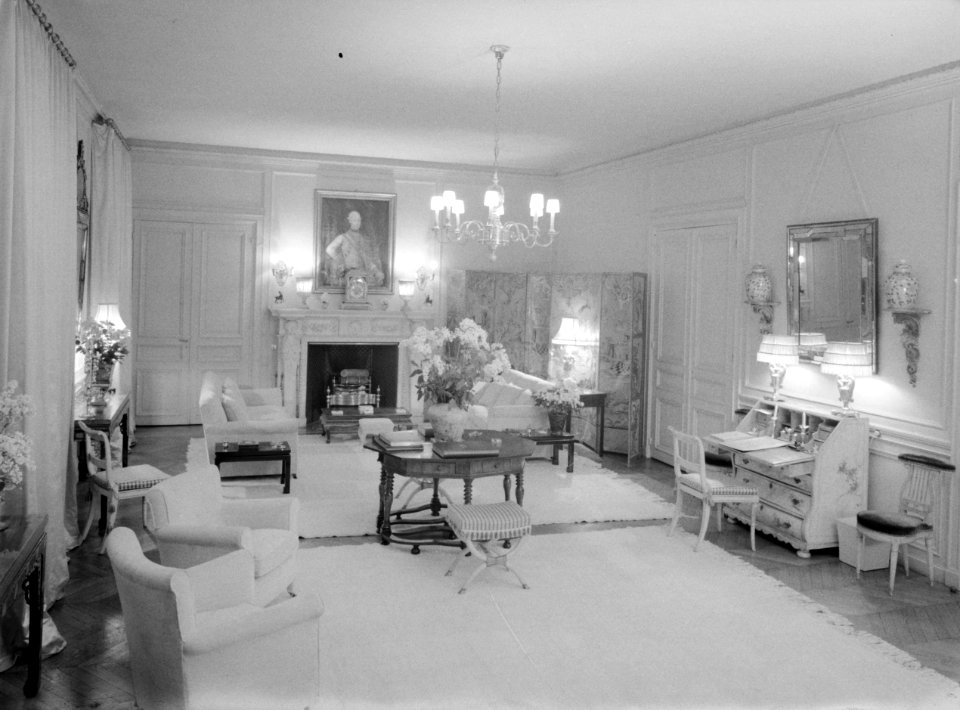 Zitkamer in het appartement van Mrs Cartwright in Parijs, Bestanddeelnr 255-8730