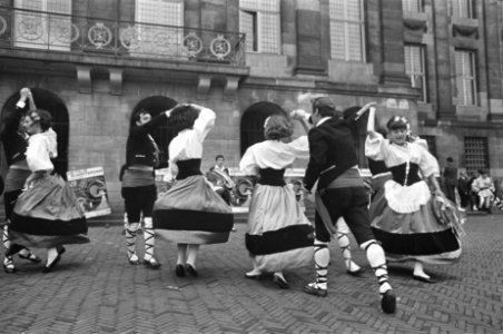 Zie Italie in Amsterdam . De dansgroep van de siciliaanse folklore canterini P, Bestanddeelnr 921-4437