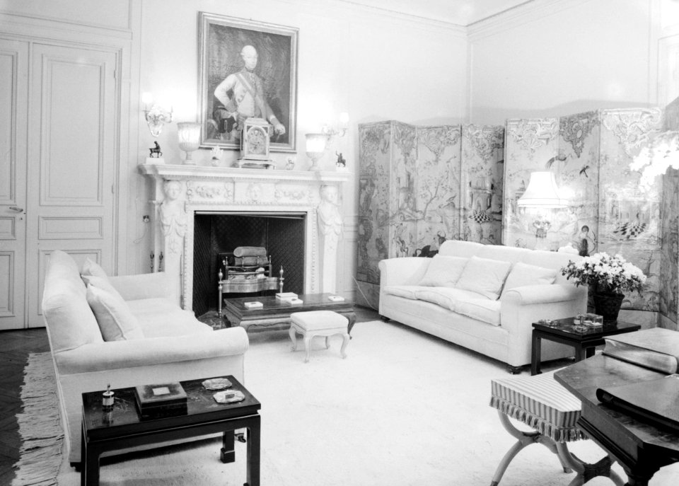 Zitkamer in het appartement van Mrs Cartwright in Parijs, Bestanddeelnr 255-8735