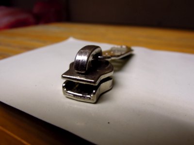 Zipper slider - Public Domain 07