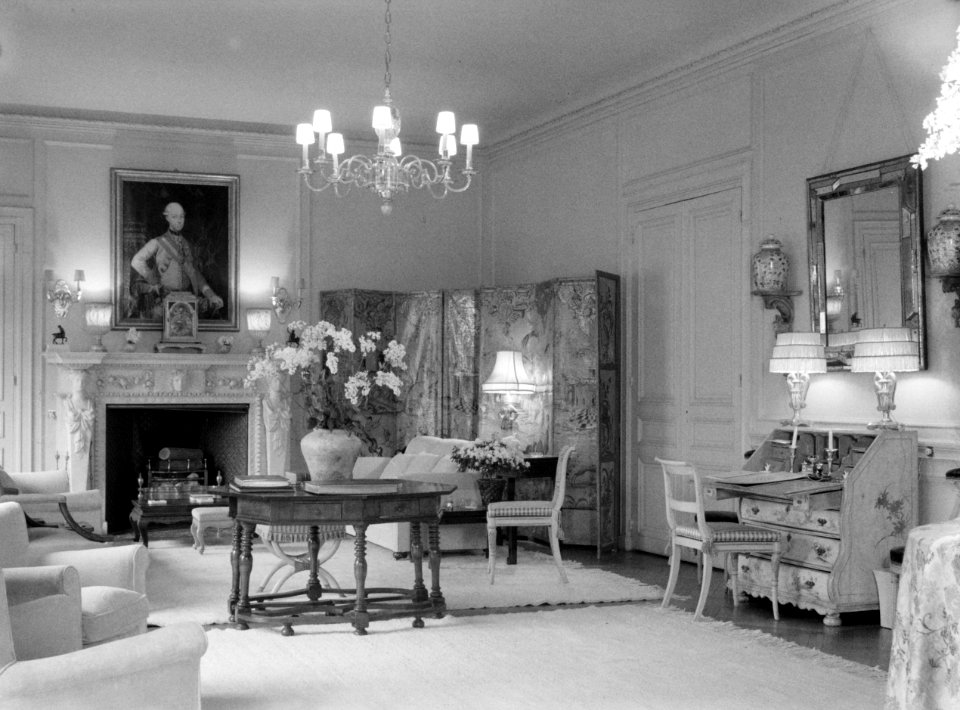 Zitkamer in het appartement van Mrs Cartwright in Parijs, Bestanddeelnr 255-8736