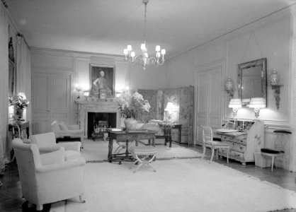 Zitkamer in het appartement van Mrs Cartwright in Parijs, Bestanddeelnr 255-8732 photo