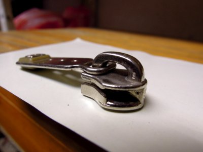 Zipper slider - Public Domain 03
